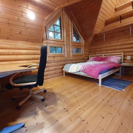 Cosy Spacious Wooden Chalet Na Hrib Stiska Vas Eksteriør bilde