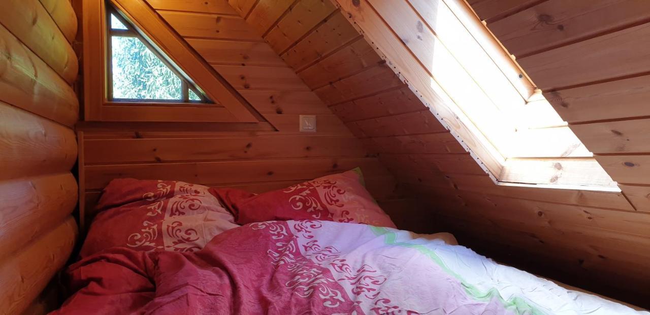 Cosy Spacious Wooden Chalet Na Hrib Stiska Vas Eksteriør bilde